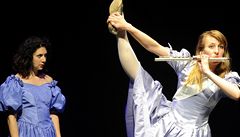 Anna Polívková a Martha Issová ve h�e Krasavice Interkontinentální