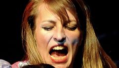 Anna Polívková a Martha Issová ve h�e Krasavice Interkontinentální