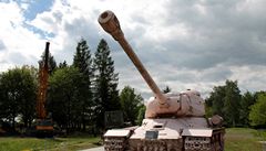 Růžový tank se vrací do centra, popluje po Vltavě