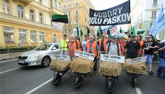 Pochod odborá�� Prahou.