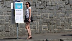 Dívka v Brn� marn� �ekala na sv� spoj.