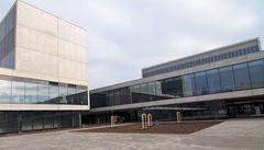 Univerzita Pardubice vybudovala Fakultu chemicko-technologickou v pardubické tvrti polabiny.