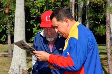 Símky s Fidelem Castrem mají vyvrátit spekulace o patném zdravotním stavu venezuelského prezidenta