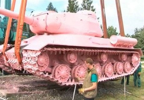 Rový tank se vrátí do Prahy. Má pipomenout 20. výroí odchodu sovtských