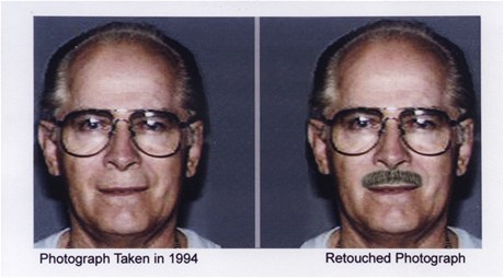 James "Whitey" Bulger na fotografii z roku 1994 a jeho moná podoba s knírkem zveejnná FBI v rámci kampan za jeho dopadení. 