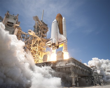 Raketoplán Atlantis startuje ke své další misi. Na poslední cestu do vesmíru se vydá 8. července tohoto roku. Půjde o poslední let raketoplánu do vesmíru. (14. 5. 2010)