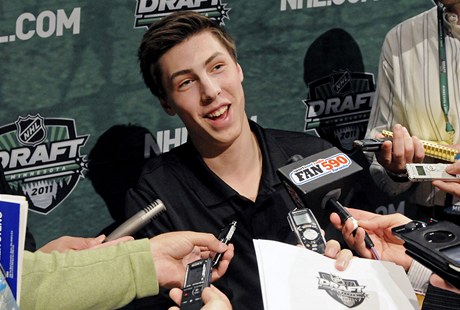 Jednika draftu NHL z roku 2011 Ryan Nugent-Hopkins odpovídá novinám