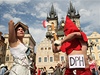 Stovky lidí demonstrují na Staromstském námstí proti navýení DPH u knih  