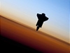 Raketoplán Endeavour. Na pozadí horizont Zem. (9. 2. 2010)