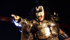 Zp�vák a baskytarista skupiny Kiss Gene Simmons