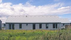 Úzké dlouhé hmoty jednotlivých dom� jsou na rozdíl od b�ných rodinných dom� v satelitních sídli�tích inteligentn� uspo�ádané