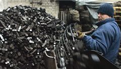 Uhelné brikety se stávají minulostí.