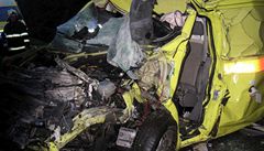 U Vamberka havarovala sanitka.