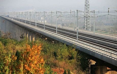 Velký most mezi Tan-jangem a Kchun-anem 