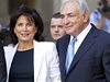 Dominique Strauss-Kahn s manelkou poté, kdy jej soud propustil