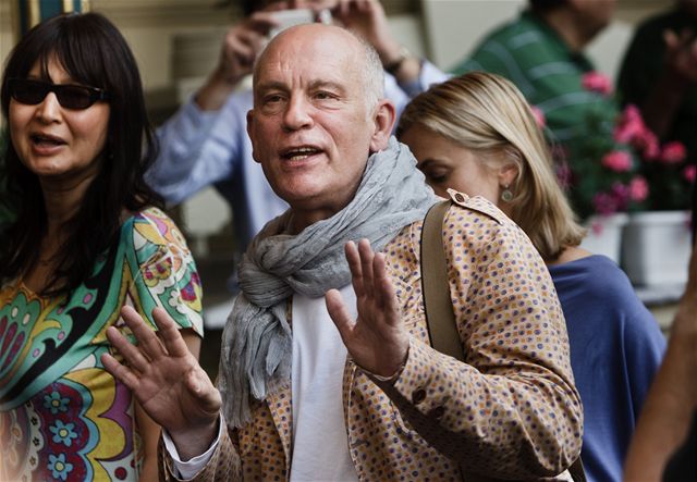John Malkovich na mezinárodním filmovém festivalu v Karlových Varech.