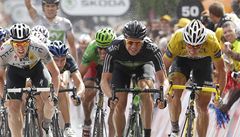 2011 Tour de France: Vlevo druhý v esté etap Goss, uprosted vítz Boasson Hagen, vpravo tetí Hushovd.