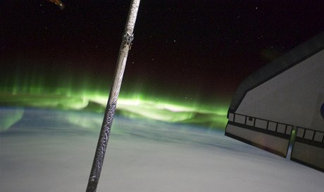 Astronauti z Atlantisu vyfotografovali polárné záři