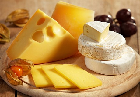 Tyhle sýry vypadají krásně, jenže v Čechách a na Moravě preferujeme taveňák, eventuálně starý dobrý smažák. 