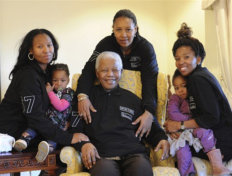 Rodina. Mandela na snímku zveejnném minulý týden