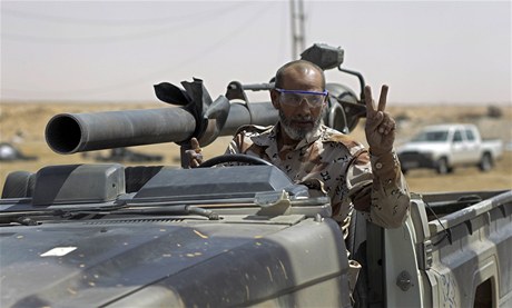 Libyjský rebel vyráí do boje