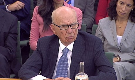 Rupert Murdoch ped výborem