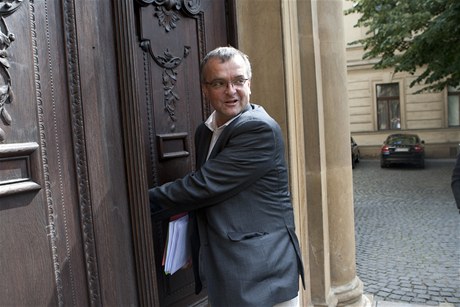 Ministr financí Miroslav Kalousek (TOP 09) obhajoval na K9 své úsporné plány.