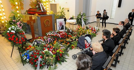 Poslední rozlouení s tragicky zesnulým Jaroslavem Jiíkem.