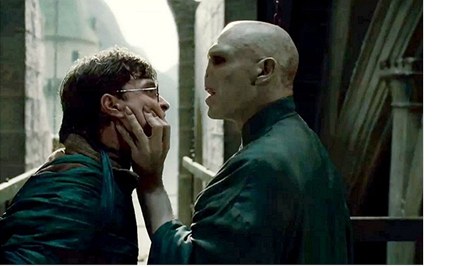 Harry Potter a Relikvie smrti - st 2. Harry se utkv s Voldemortem tv v tv