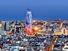 Barcelonská okurka La Torre Agbar hýí po setmní barvami. 
