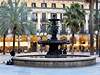 Plaza Real leí mezi bulváry Las Ramblas a Gotickou tvrtí.