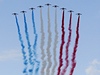 Oblohu nad Champs-Elysées zkrálila francouzská trikolora