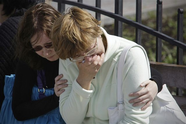 Poz�stalí ob�tí lodní havárie na �ece Volze. 