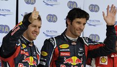 Sebastian Vettel a Mark Webber se takto usmívali po sobotní kvalifikaci na okruhu v Silverstone.