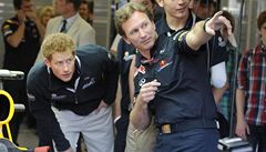 Princ Harry na okruhu v anglickém Silverstonu