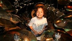 Sedmiletý Julian Pavone byl potvrzen nejmladím bubeníkem na svt