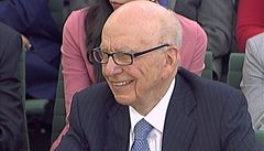 Rupert Murdoch ped výborem