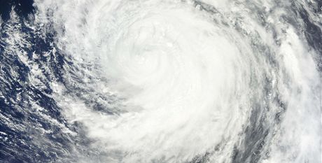 Satelitní snímek tajfunu, který se ítí na Japonsko