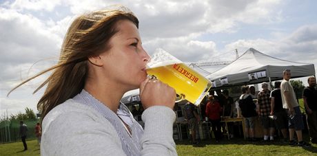 Festival Beerketa pilákal stovky píznivc mén známých znaek zlatavého moku.