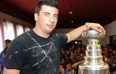 Tomá Kaberle pivezl Stanley Cup do eska. Slaví Velká Dobra na Kladensku.