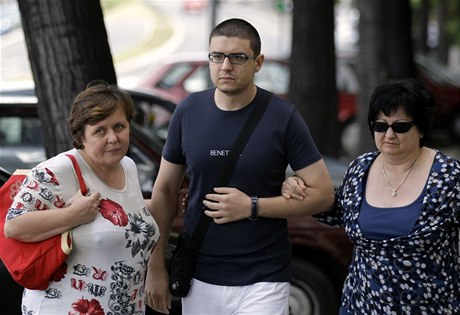 Syn Gorana Hadie s matkou (vpravo) a tetou