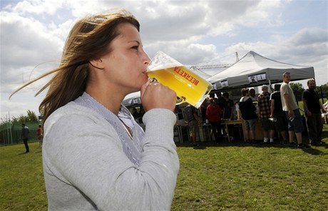 Festival Beerketa pilákal stovky píznivc mén známých znaek zlatavého moku.