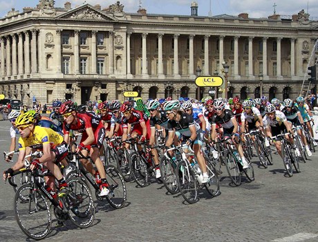 Peloton na Tour de France v poslední etapě
