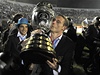 Fotbalista Uruguaye Diego Perez slaví vítzství na Copa América 2011