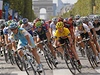 Cadel Evans (ve lutém), vítz Tour de France 2011