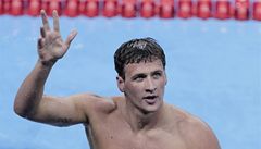 Ameri�ané Micheal Phelps (vlevo) a Rayn Lochte pózují s medailemi na plaveckém MS v �anghaji