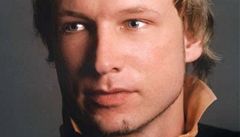 Spoutané 'zrádce národa' chtěl Breivik popravit bajonetem