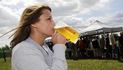 Festival Beerketa pilákal stovky píznivc mén známých znaek zlatavého moku.