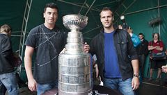 Mokr oslavy. Stanley Cup se vrtil do ech