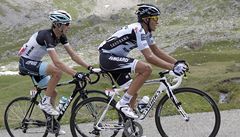 Andy Schleck (vlevo) a Alberto Contador